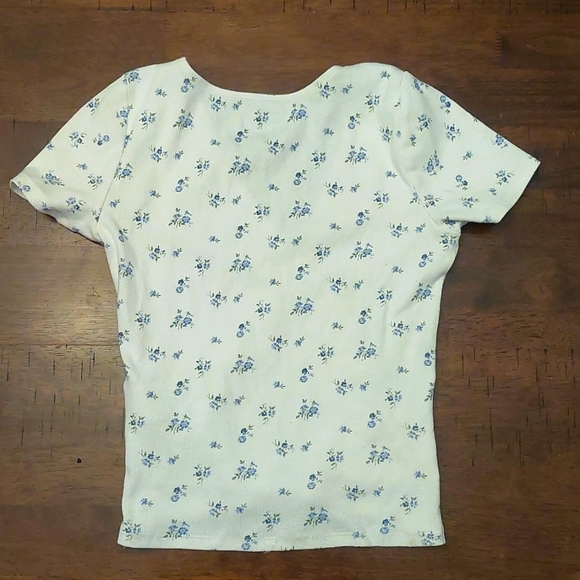Hollister Floral Baby Tee - Picture 2 of 10